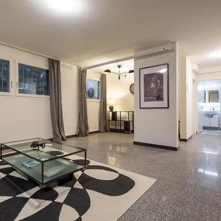 Level - Free Parking Apartment *