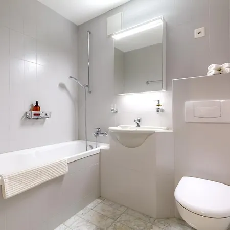 Apartment Level - Free Parking *