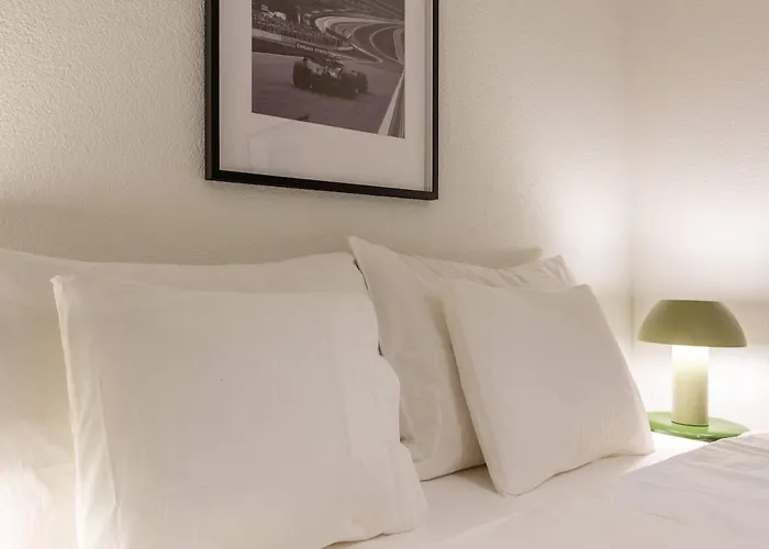 Level - Free Parking