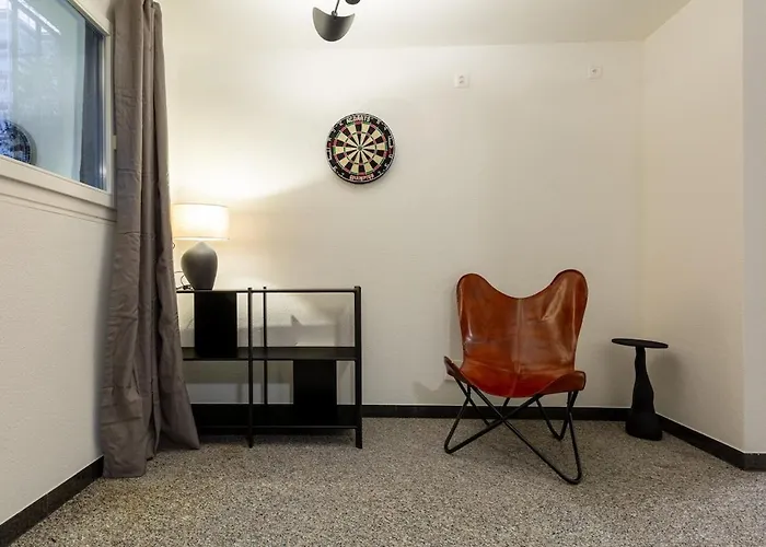 Level - Free Parking *