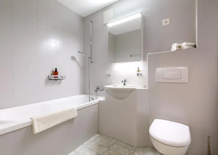 아파트 Level - Free Parking *