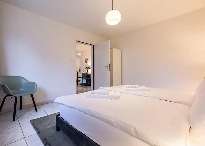 Level - Free Parking *