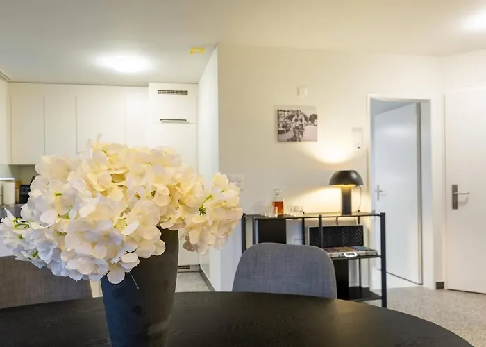 Level - Free Parking