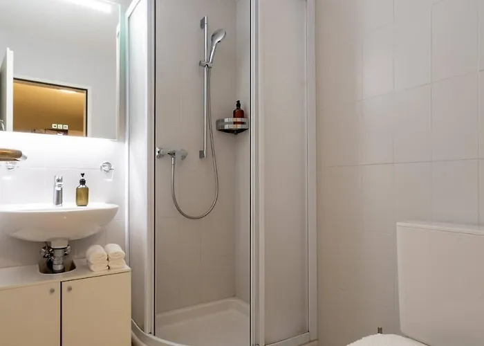 Level - Free Parking *